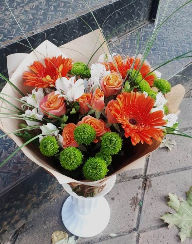 Букет цветов из: Герберы, Хризантемы, Альстромерии и Розы в Шум Ленинградская область