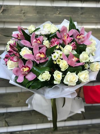 Букет цветов из: Розы и Хризантемы в Шум Ленинградская область