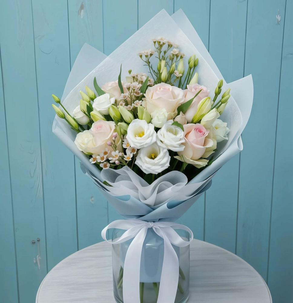 Букет цветов из: Розы и Лизиантусы в Шум Ленинградская область