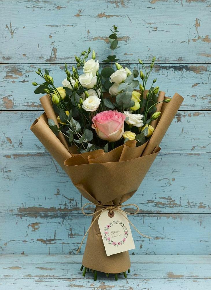 Букет цветов из: Розы и Лизиантусы в Шум Ленинградская область