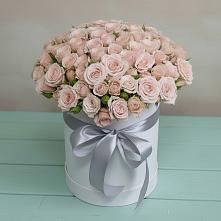 Цветочная композиция из Розы в шляпной коробке в Шум Ленинградская область