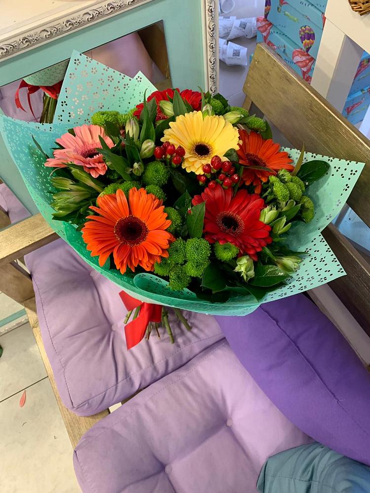 Букет цветов из: Герберы, Хризантемы и Альстромерии в Шум Ленинградская область