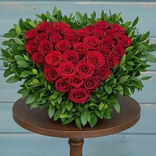 Цветочная композиция из Розы в виде сердца в Шум Ленинградская область