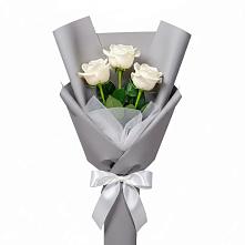Букет 3 белые розы в Шум Ленинградская область