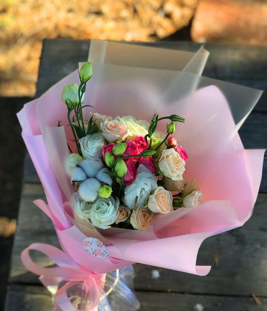 Букет цветов из: Розы и Лизиантусы в Шум Ленинградская область