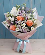 Букет цветов из:  Лизиантусы, Розы, Альстромерии и Гипсофила в Шум Ленинградская область