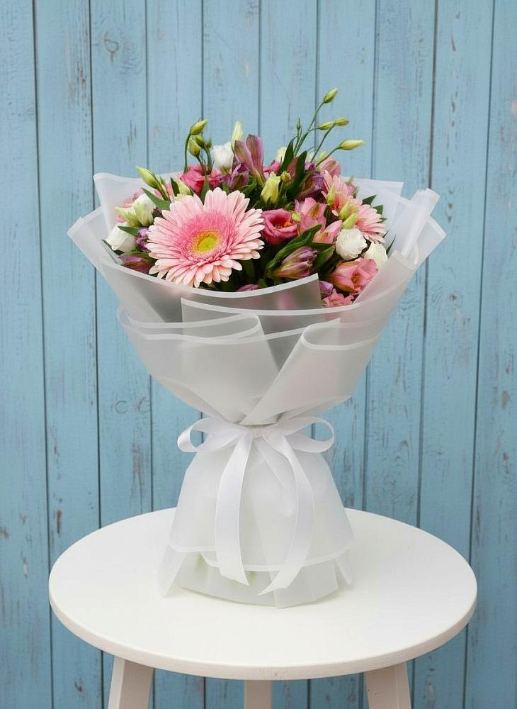 Букет цветов из: Герберы, Альстромерии и Лизиантусы в Шум Ленинградская область