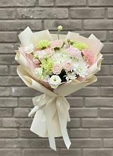 Букет цветов из:  Гвоздики, Розы, Лизиантусы и Хризантемы в Шум Ленинградская область