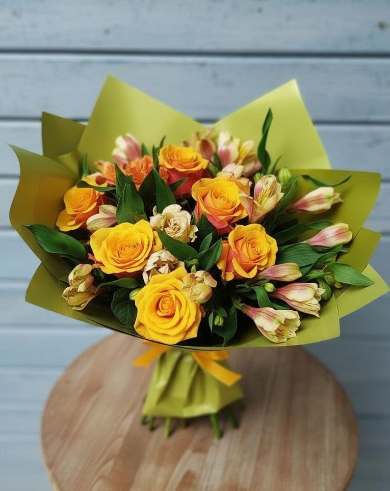 Букет цветов из: Альстромерии и Розы в Шум Ленинградская область