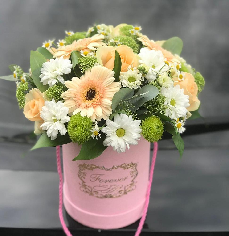 Цветочная композиция из Розы, Герберы и Хризантемы в шляпной коробке в Шум Ленинградская область