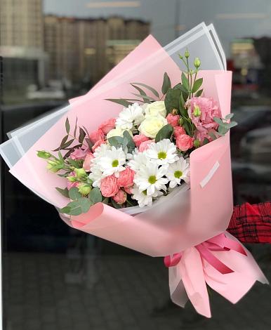 Букет цветов из: Розы, Лизиантусы и Хризантемы в Шум Ленинградская область