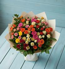 Букет Микс из разноцветных кустовых роз в Шум Ленинградская область